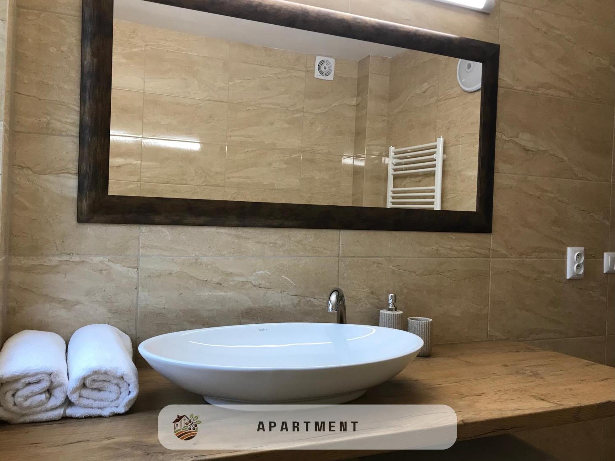 Apartmanovy Dom Visnove מראה חיצוני תמונה
