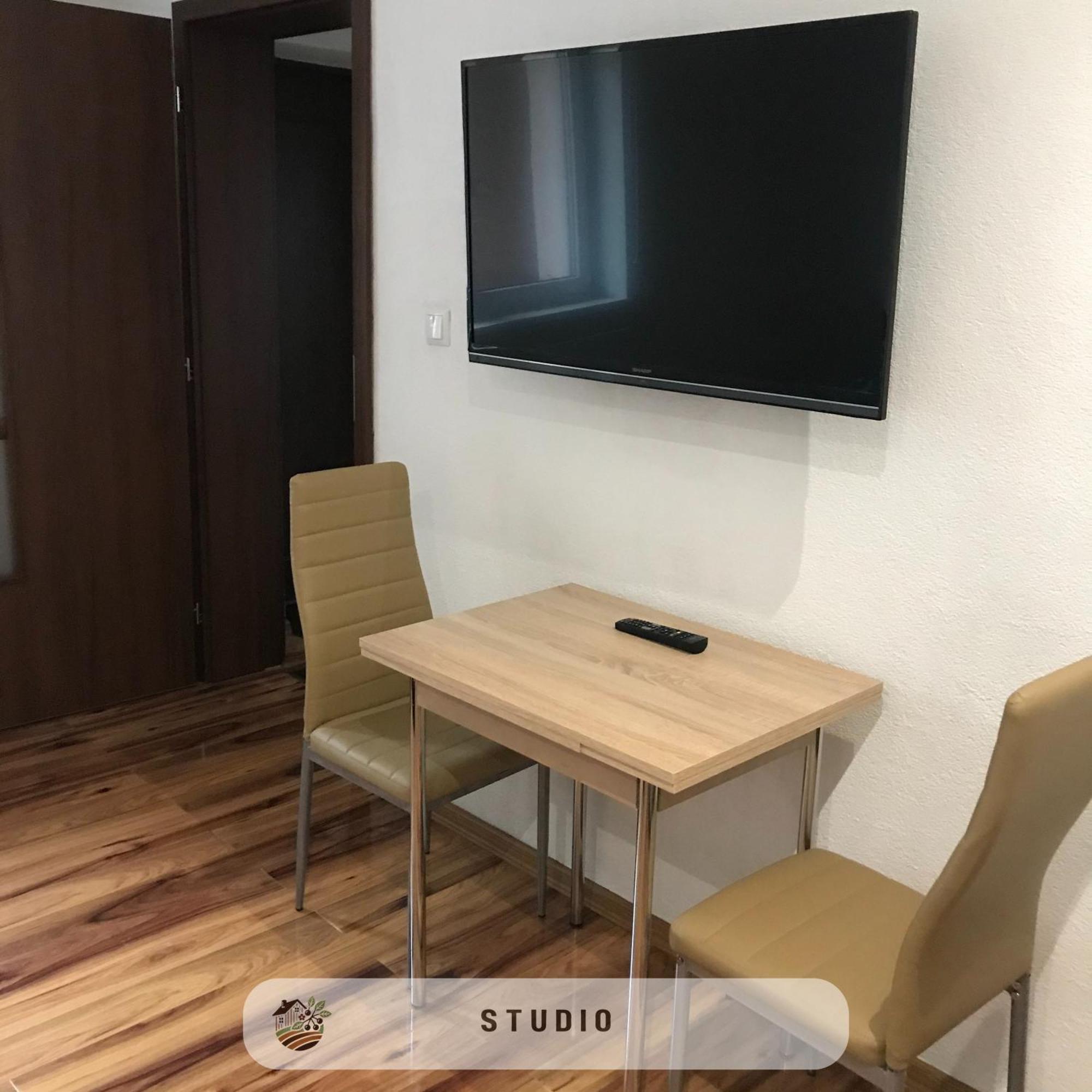 Apartmanovy Dom Visnove מראה חיצוני תמונה