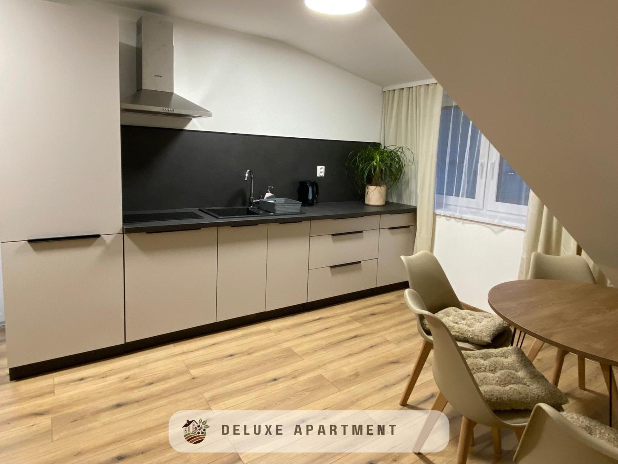 Apartmanovy Dom Visnove מראה חיצוני תמונה