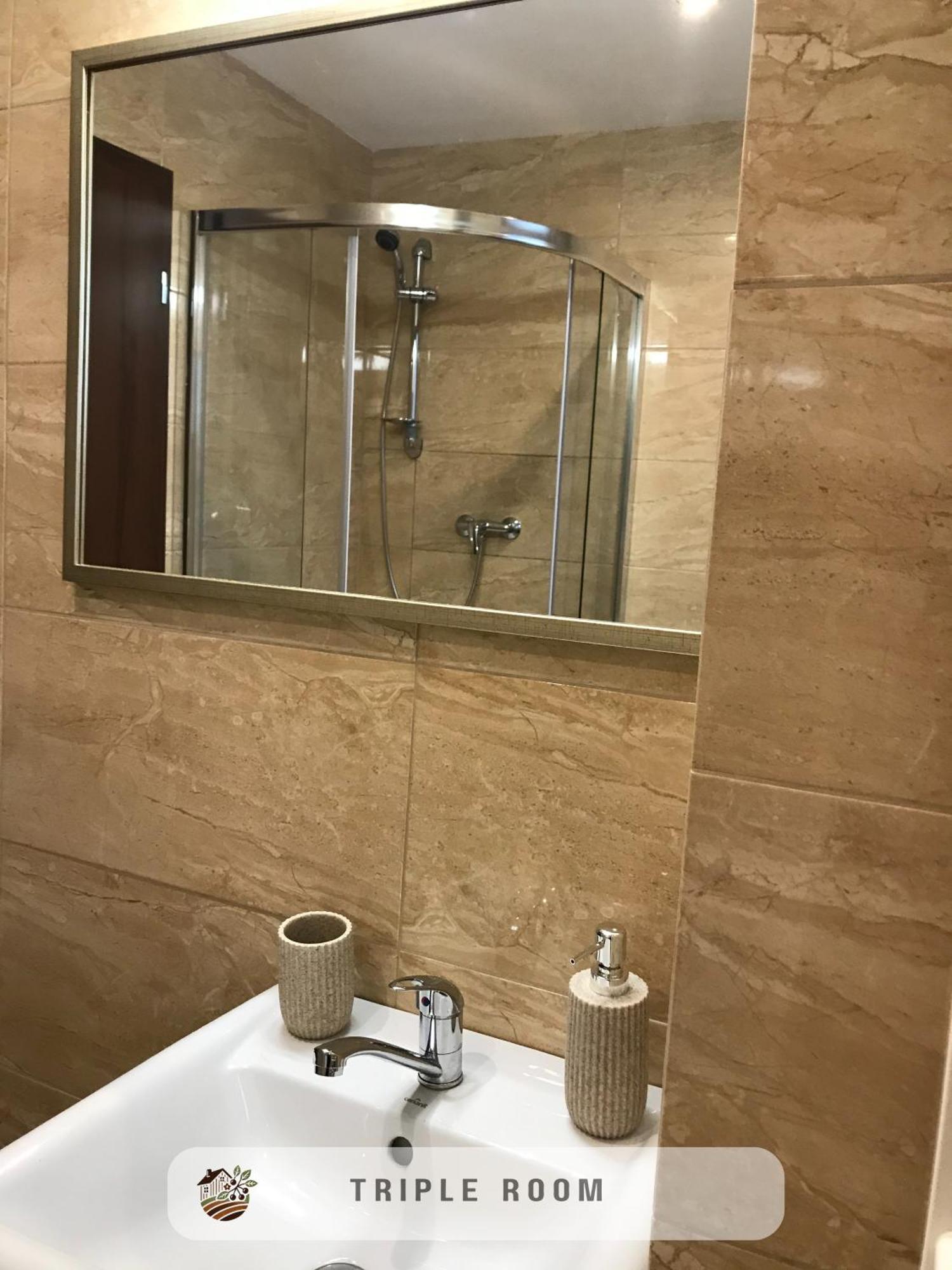 Apartmanovy Dom Visnove מראה חיצוני תמונה