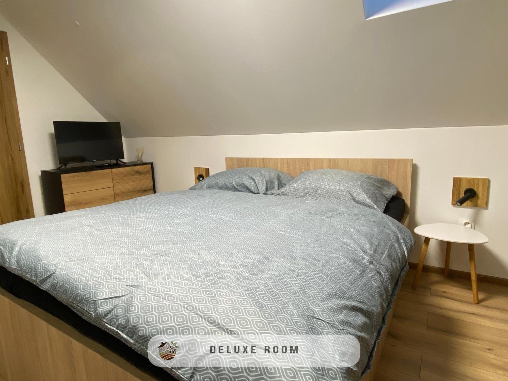 Apartmanovy Dom Visnove מראה חיצוני תמונה