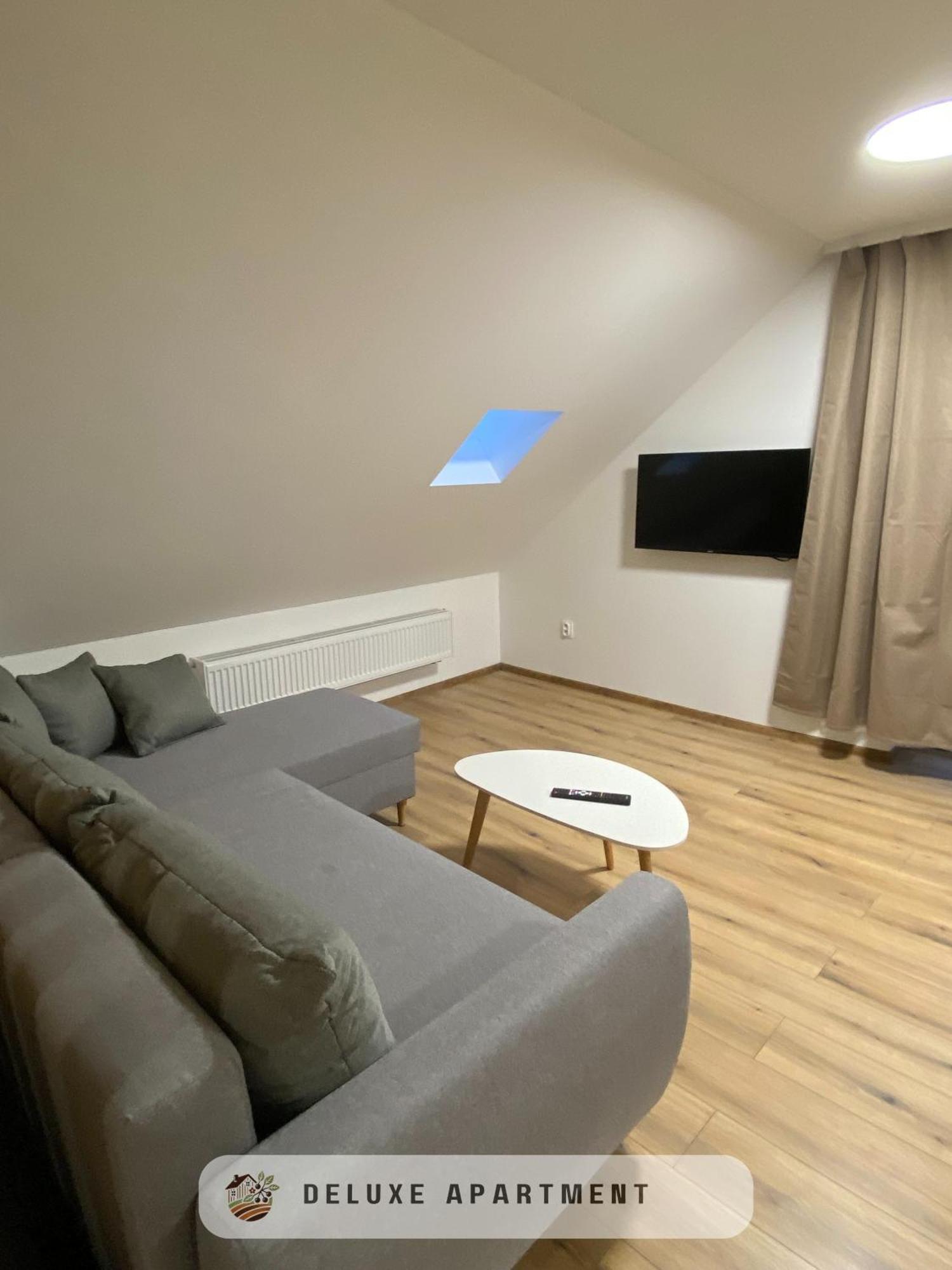 Apartmanovy Dom Visnove מראה חיצוני תמונה